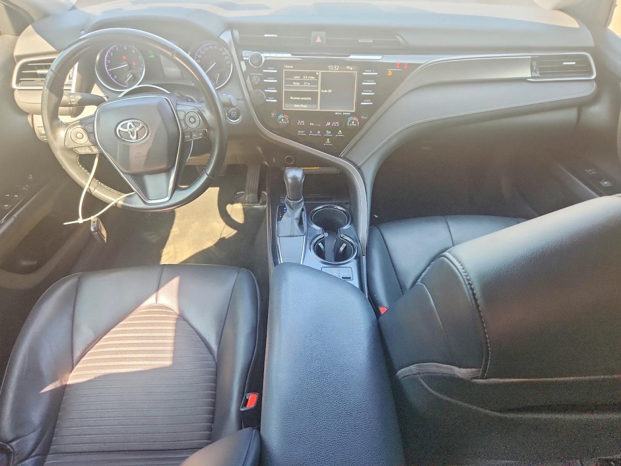 2020 Toyota Camry Se - zdjęcie 8