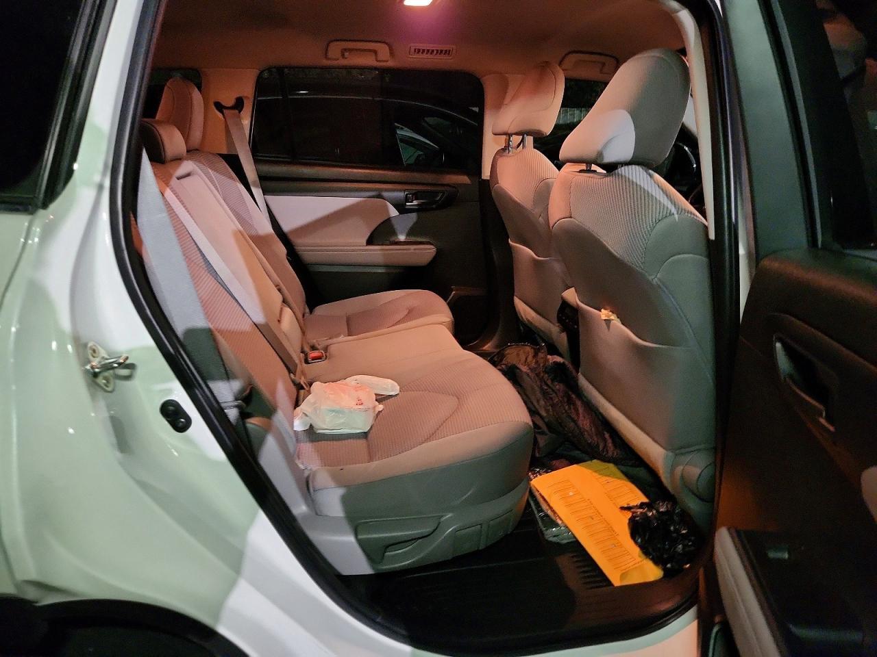 2022 Toyota Highlander Le - zdjęcie 11