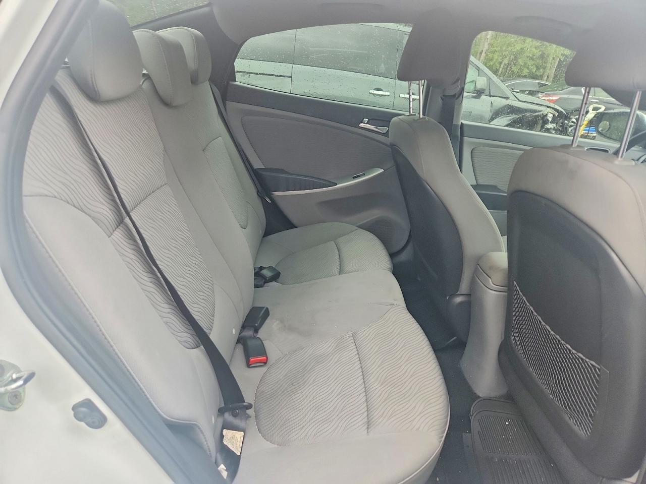 2013 Hyundai Accent Gls - zdjęcie 10