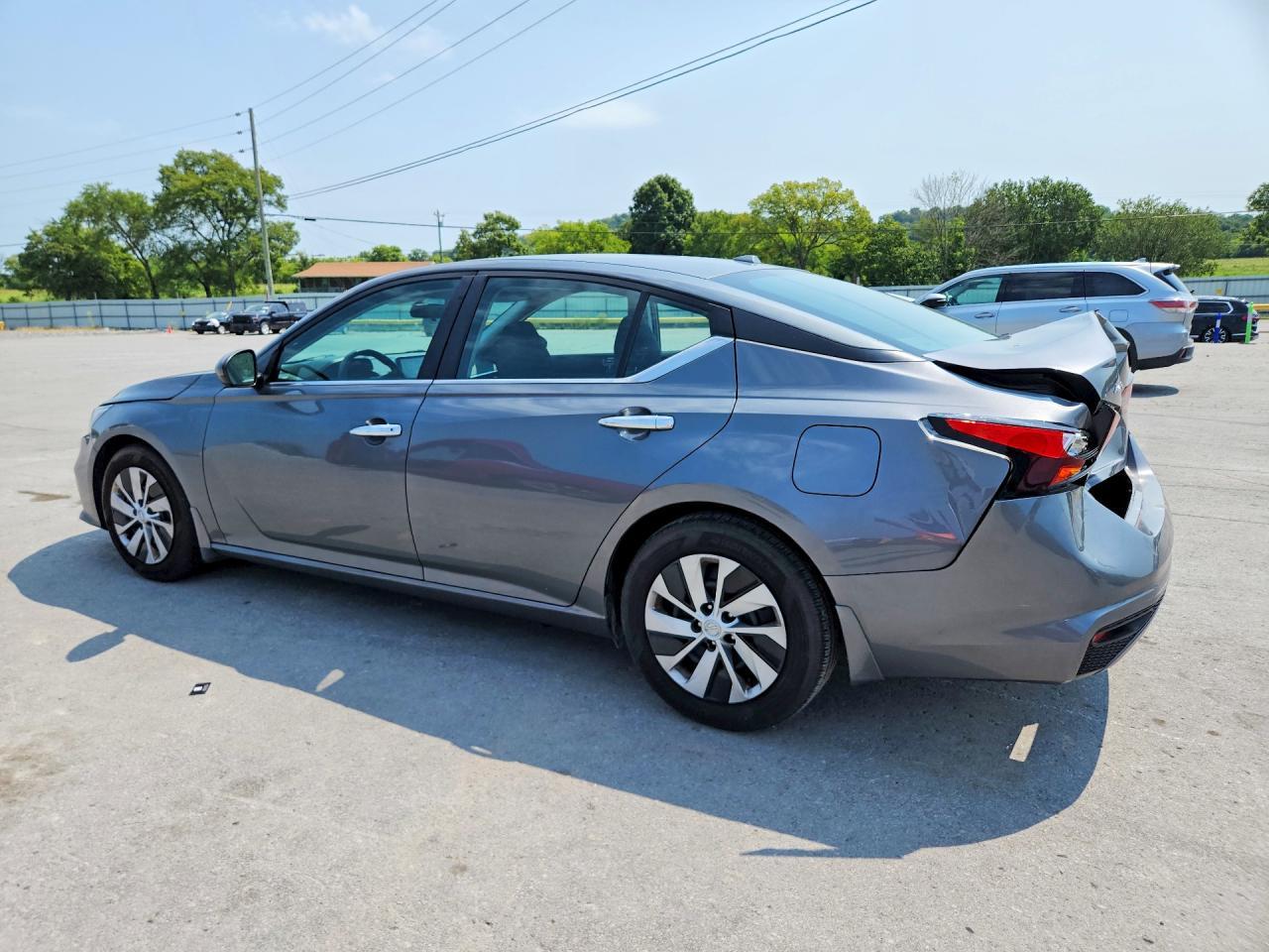 2019 Nissan Altima S - zdjęcie 2