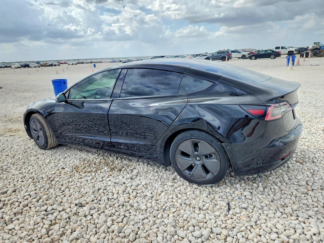 2023 Tesla Model 3 - zdjęcie 2