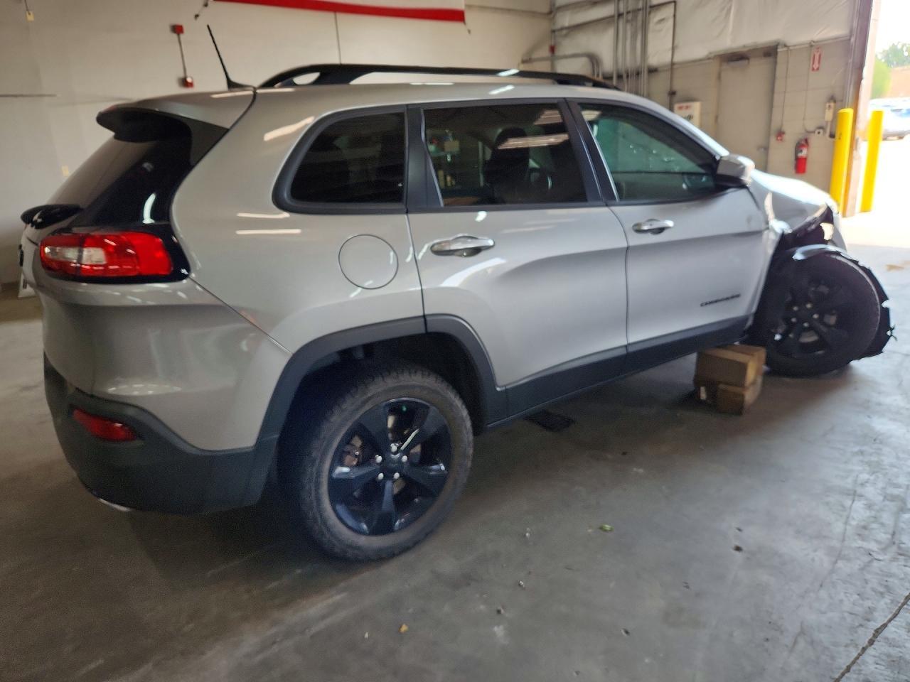 2016 Jeep Cherokee Latitude - zdjęcie 3