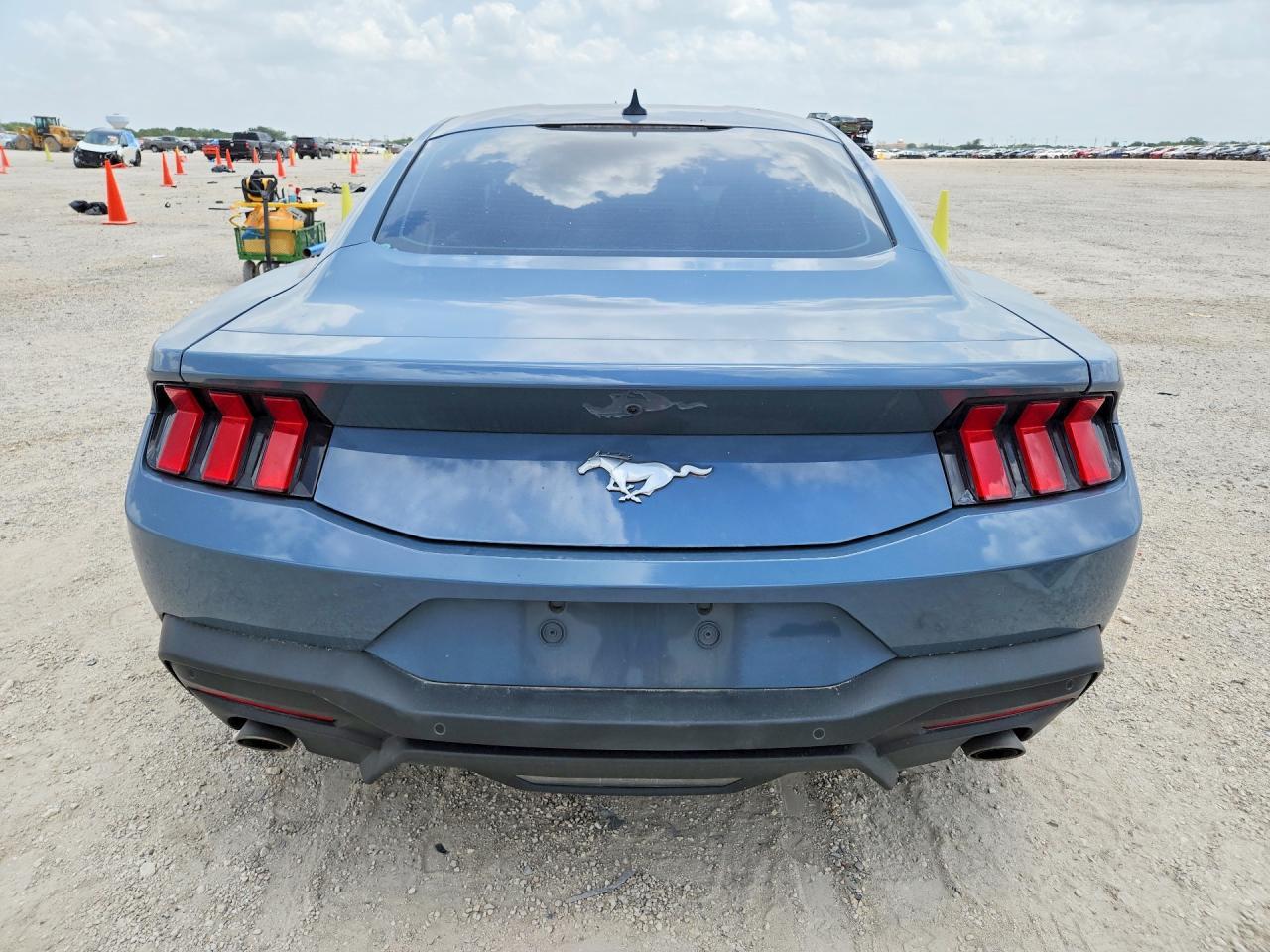 2024 Ford Mustang - zdjęcie 6