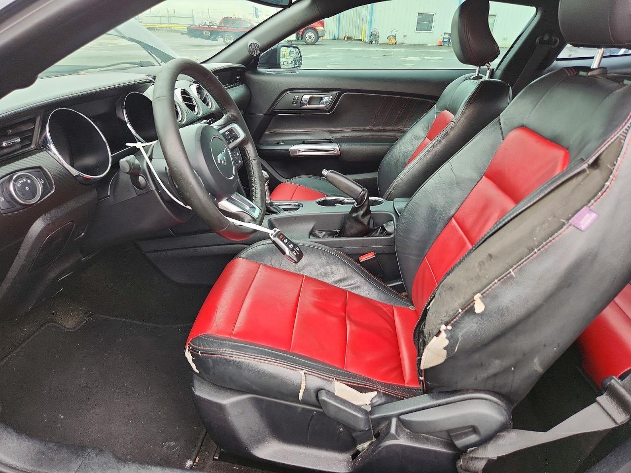 2015 Ford Mustang - zdjęcie 7