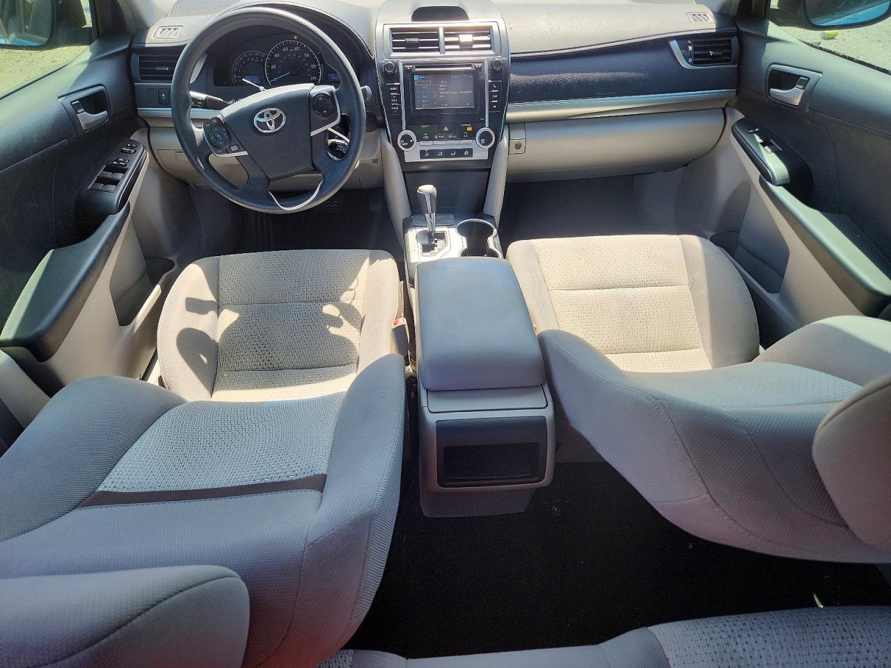 2025 Toyota Camry - zdjęcie 8