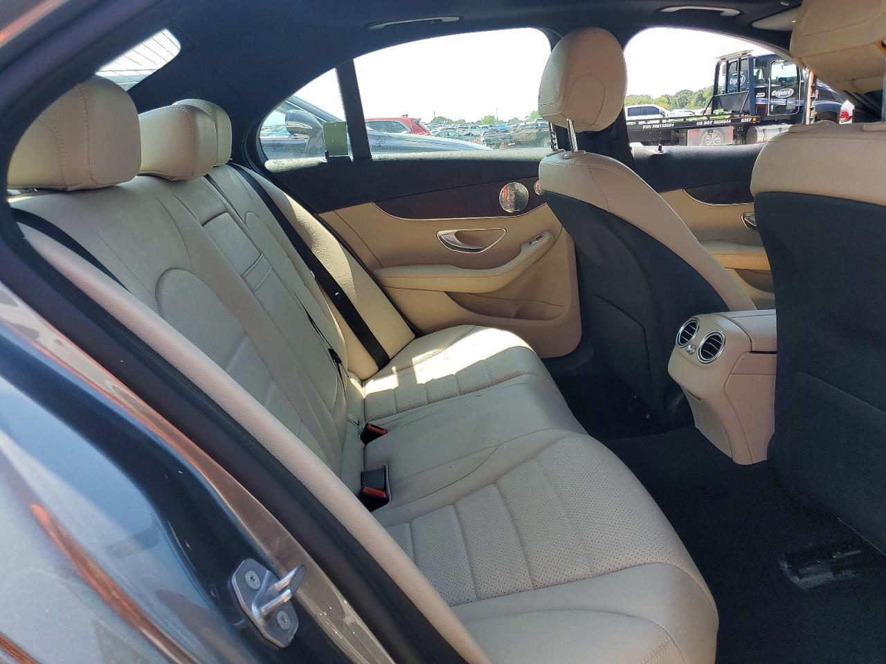 2021 Mercedes-Benz C 300 4Matic - zdjęcie 10