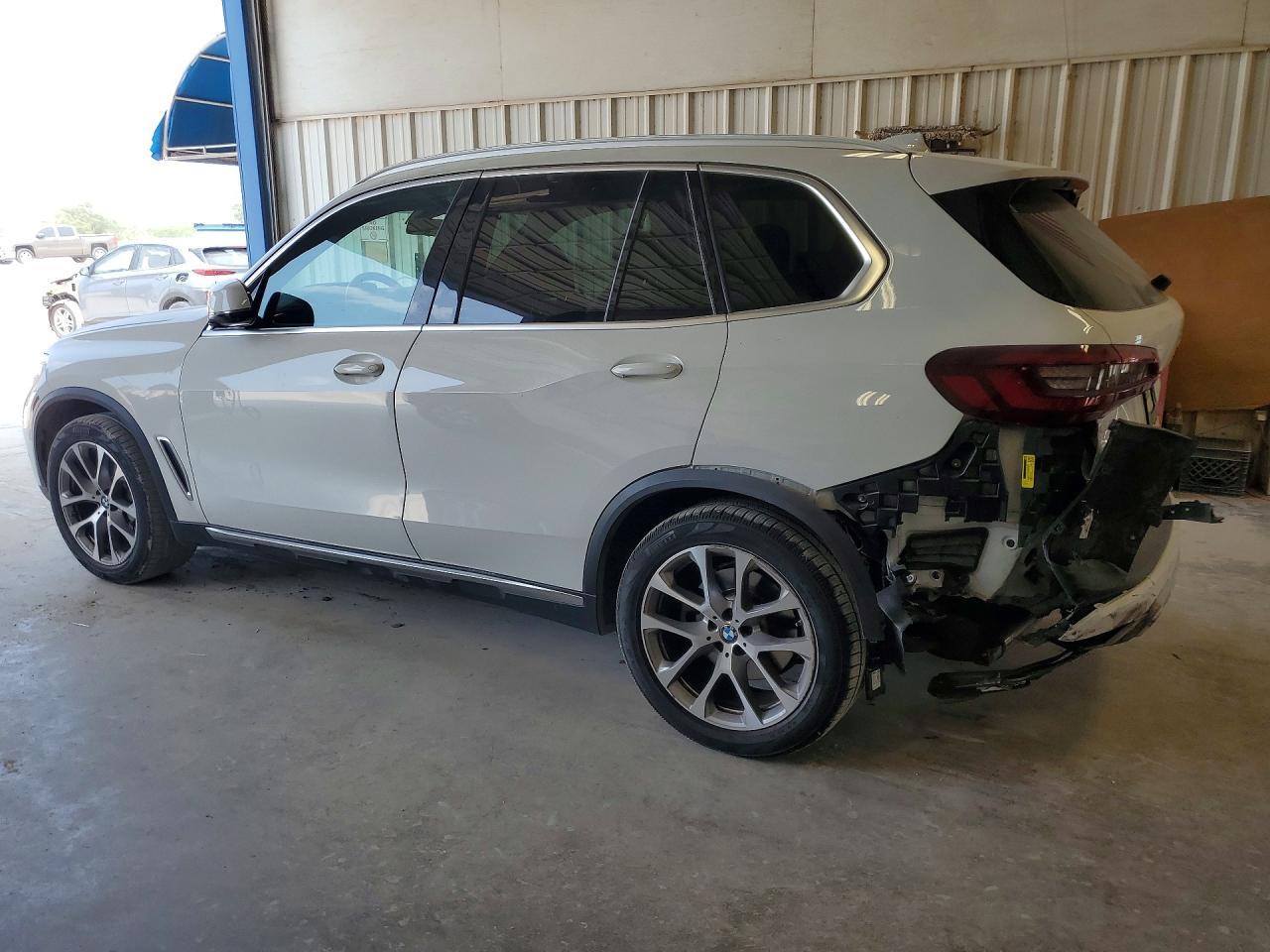 2022 BMW X5 xDrive40I - zdjęcie 2