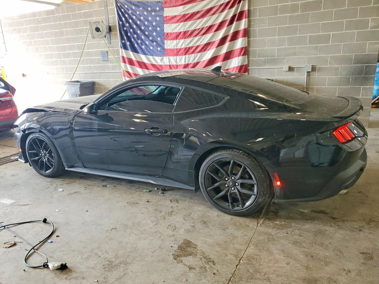 2025 Ford Mustang - zdjęcie 2