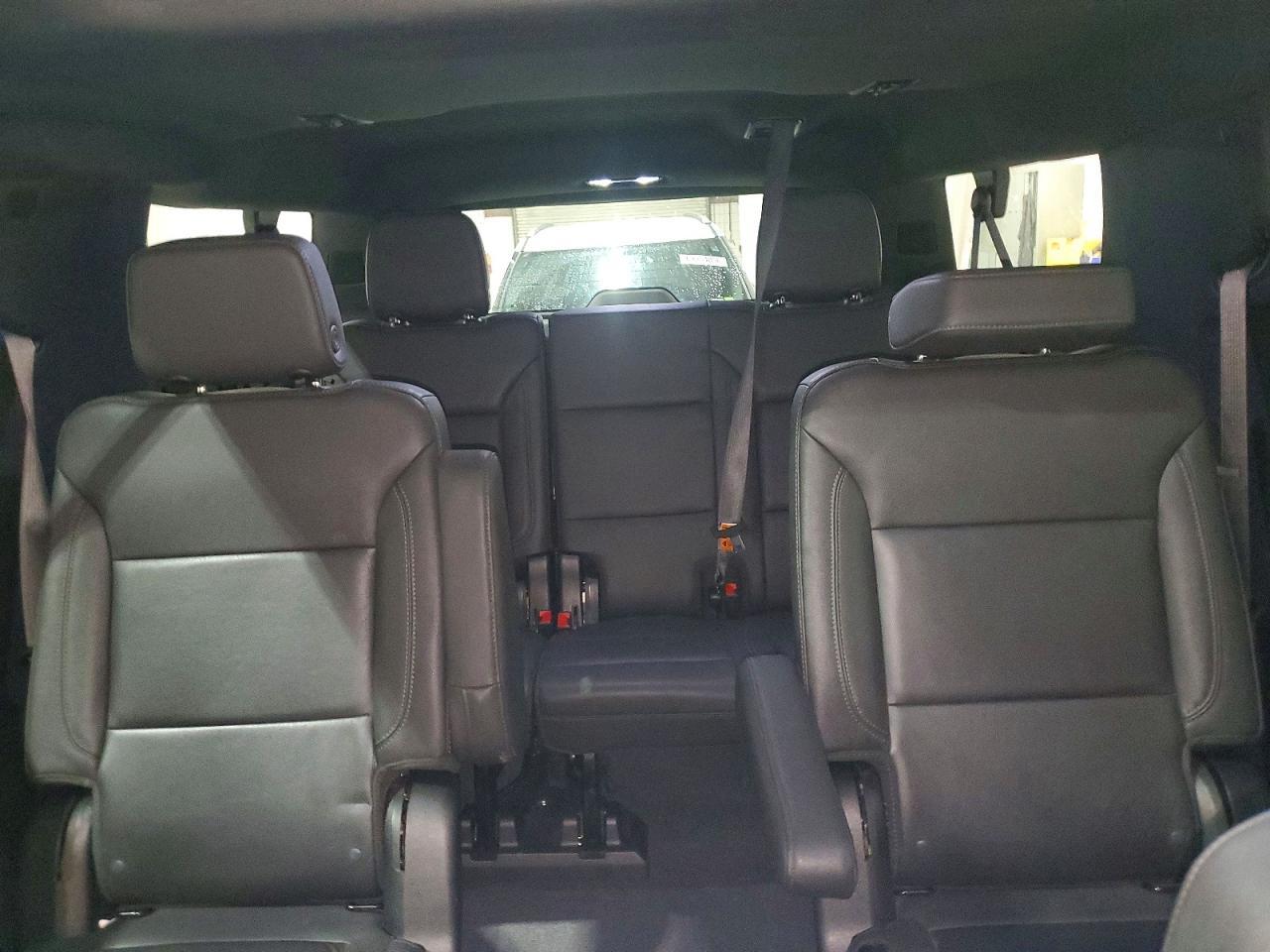 2023 Chevrolet Suburban K1500 Z71 - zdjęcie 10