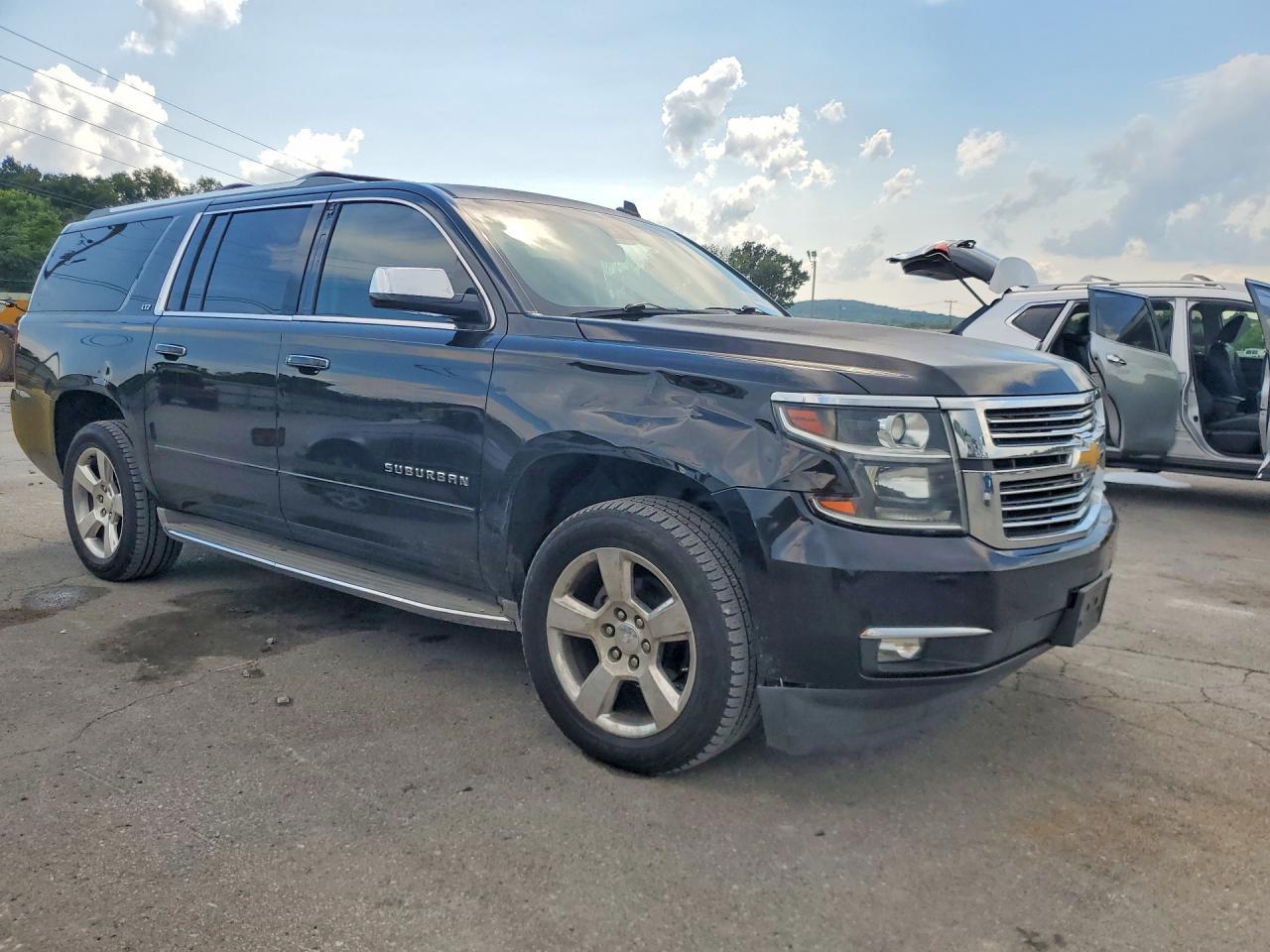 2015 Chevrolet Suburban K1500 Ltz - zdjęcie 4