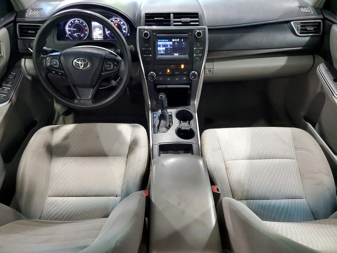 2016 Toyota Camry Le - zdjęcie 8