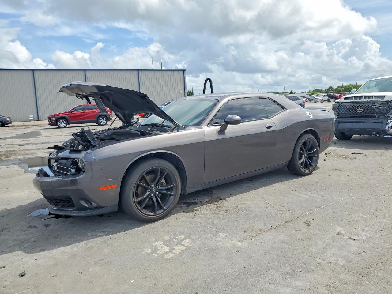 2021 Dodge Challenger Sxt - zdjęcie główne