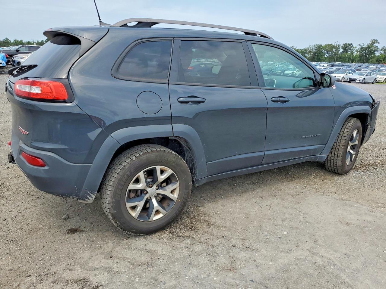 2016 Jeep Cherokee Trailhawk - zdjęcie 3