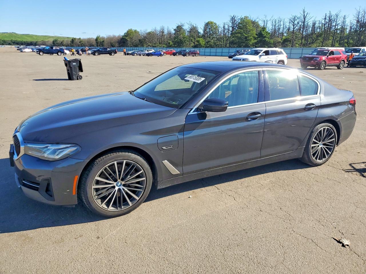 2022 BMW 530Xe - zdjęcie główne