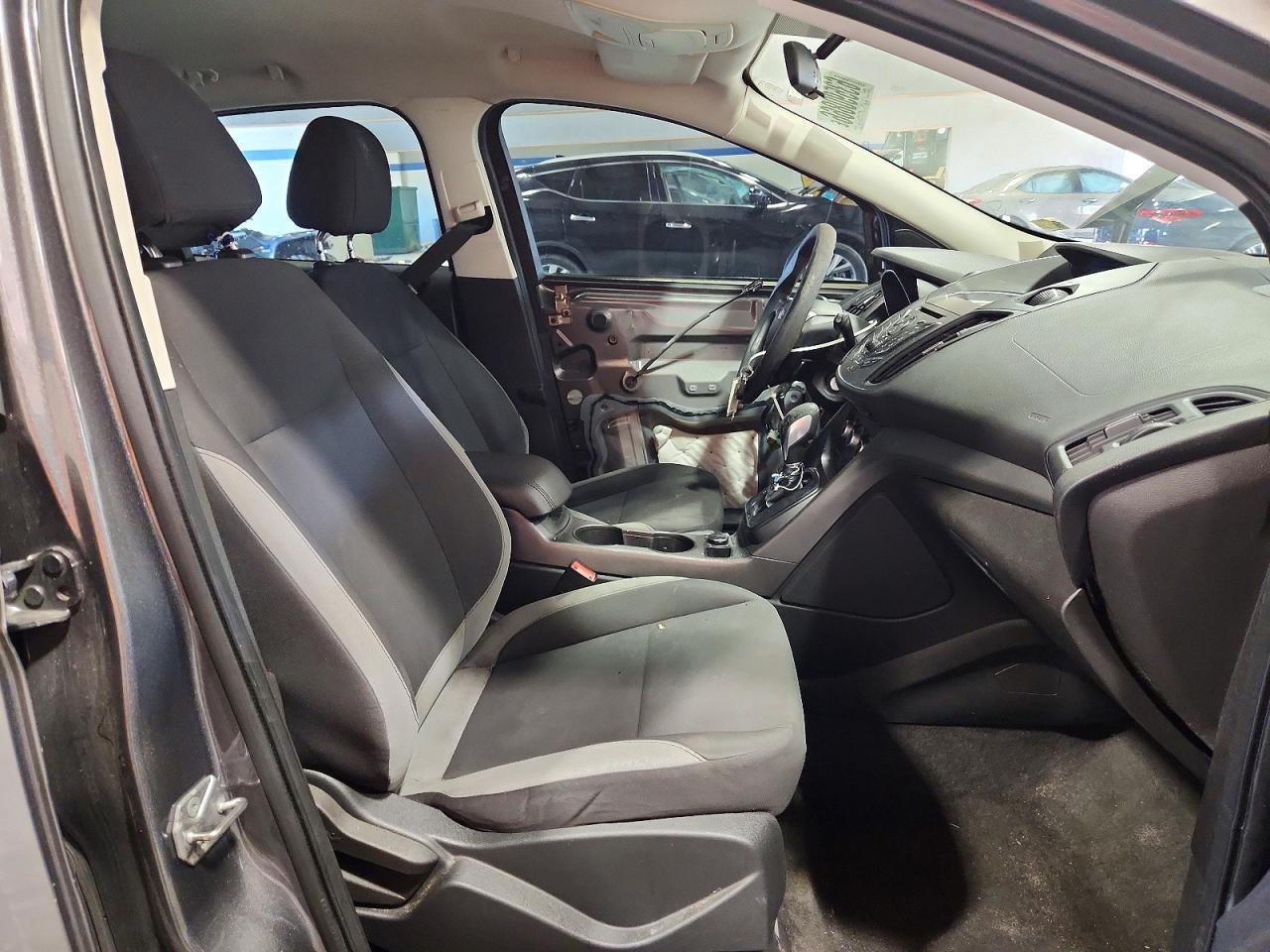 2014 Ford Escape S - zdjęcie 7