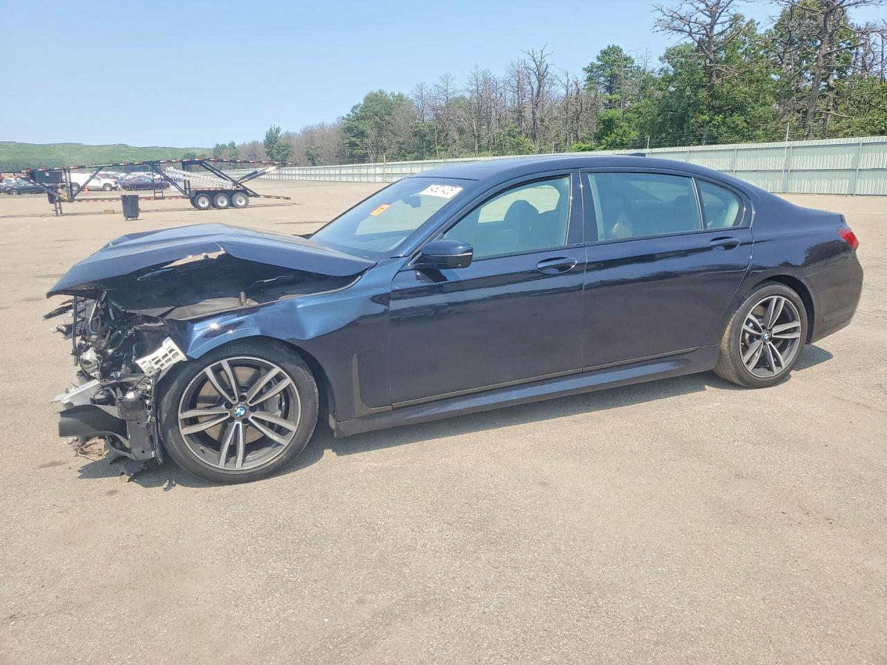 2021 BMW 750 Xi - zdjęcie główne