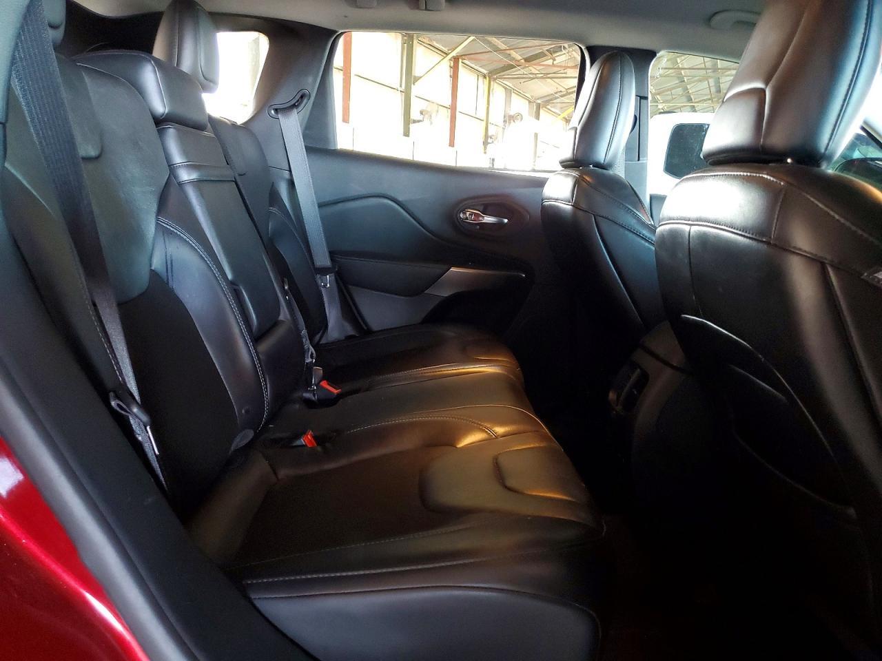 2019 Jeep Cherokee Latitude Plus - zdjęcie 10