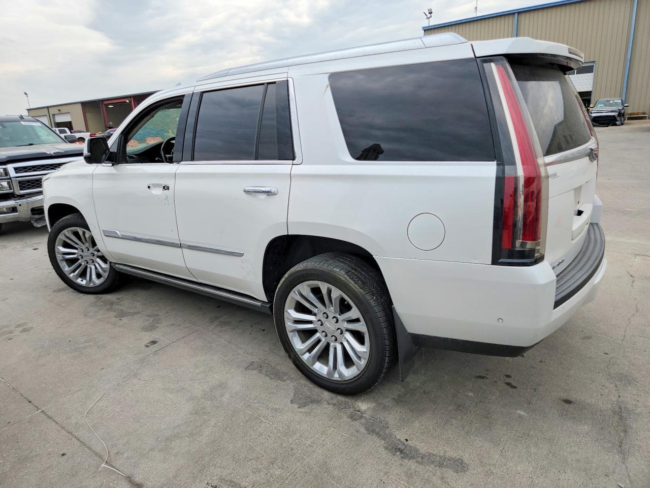 2018 Cadillac Escalade Premium Luxury - zdjęcie 2