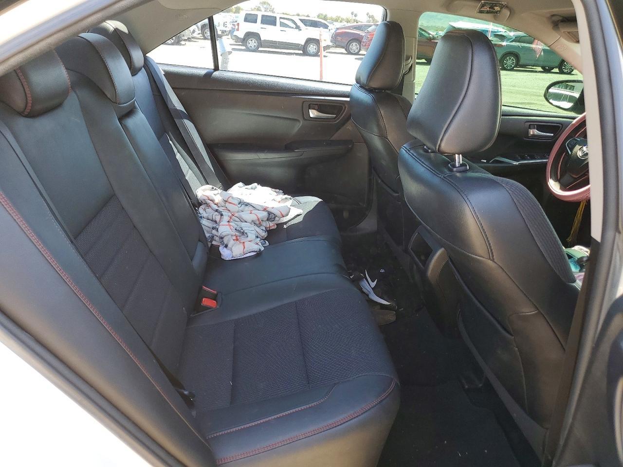 2017 Toyota Camry Le - zdjęcie 10