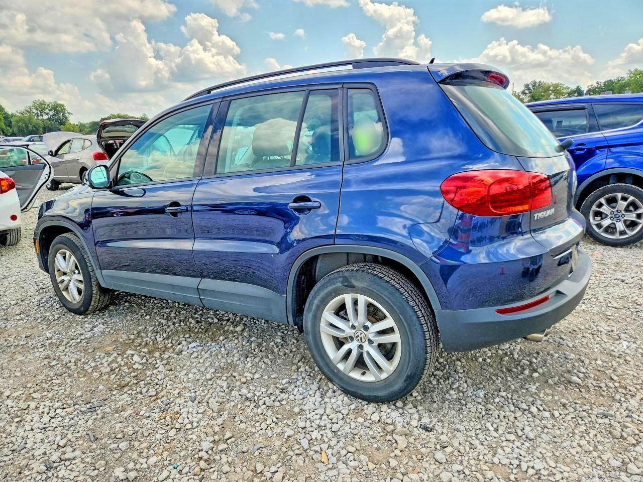 2016 Volkswagen Tiguan S - zdjęcie 2