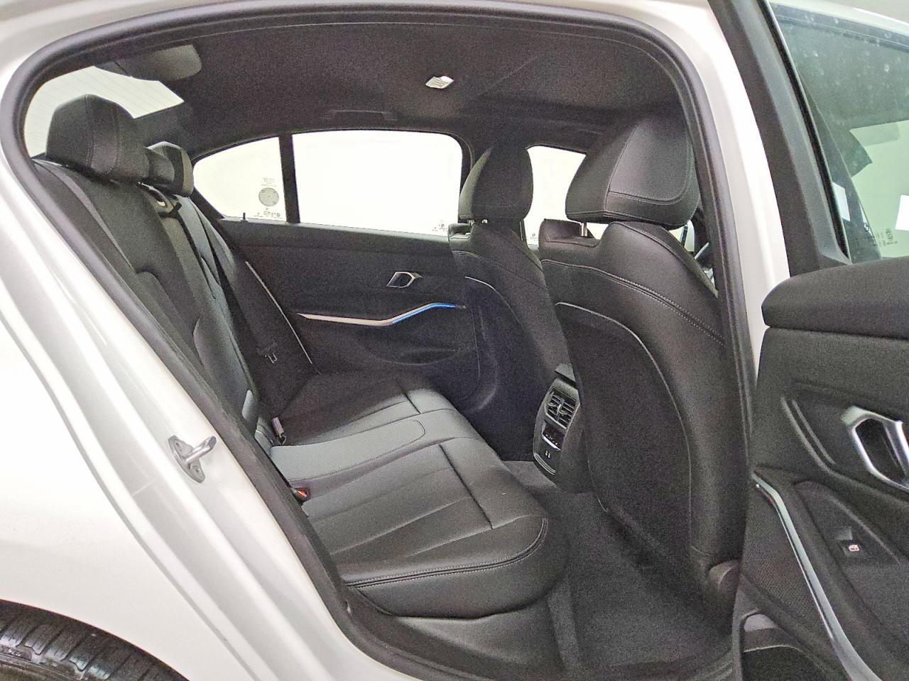 2026 B M W 3 Series 4D Sedan 330I xDrive Msport - zdjęcie 10