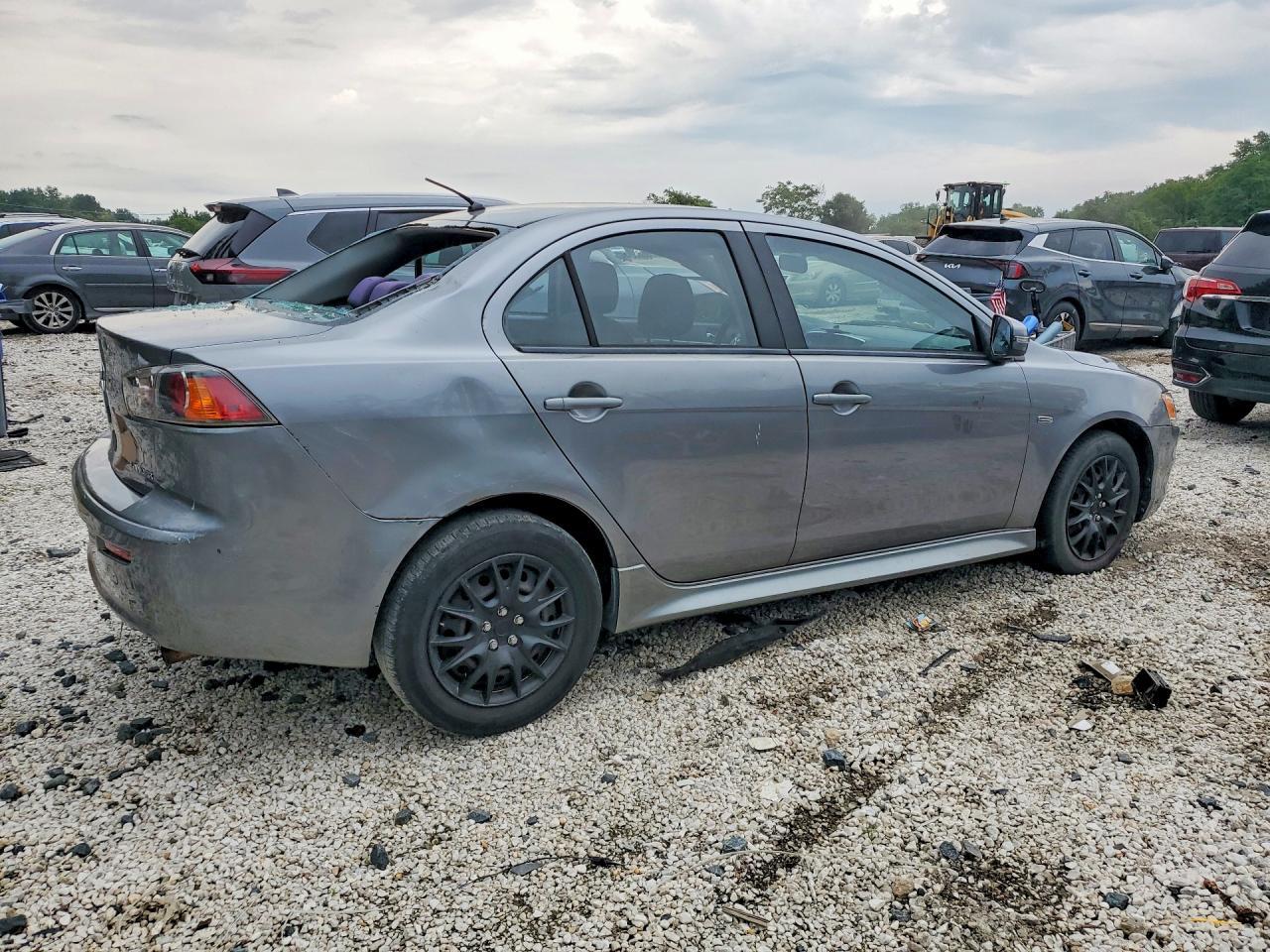 2015 Mitsubishi Lancer Es - zdjęcie 3