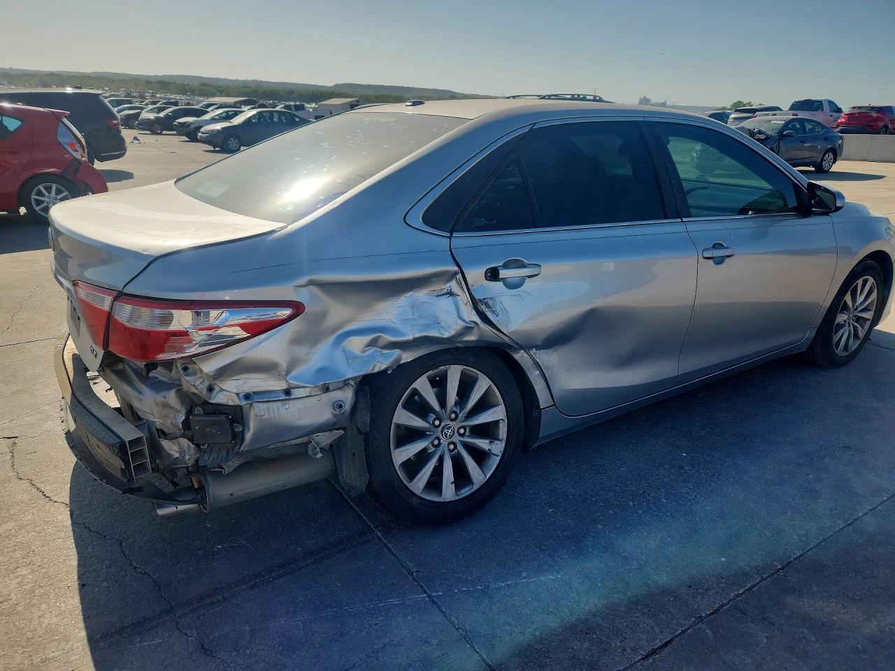 2016 Toyota Camry Xle - zdjęcie 3