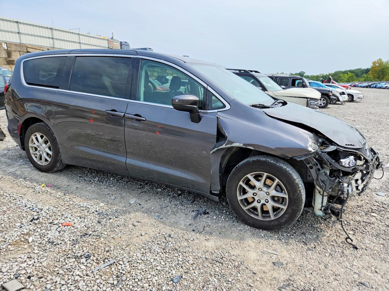 2017 Chrysler Pacifica Lx - zdjęcie 4