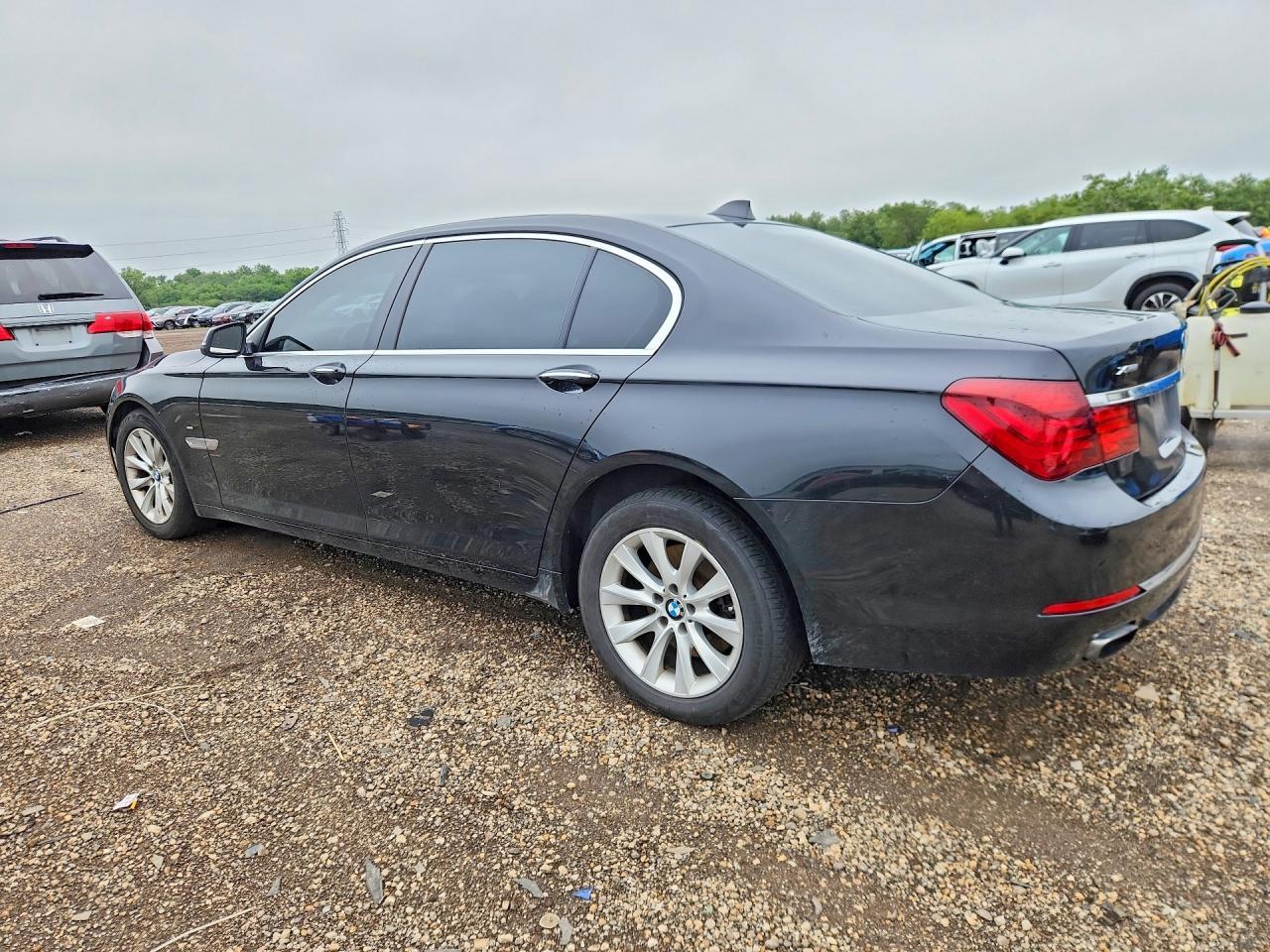 2013 BMW Seria 7 740Li - zdjęcie 2