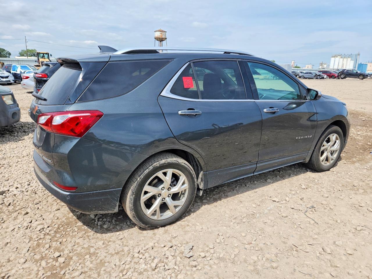 2020 Chevrolet Equinox Premier - zdjęcie 3