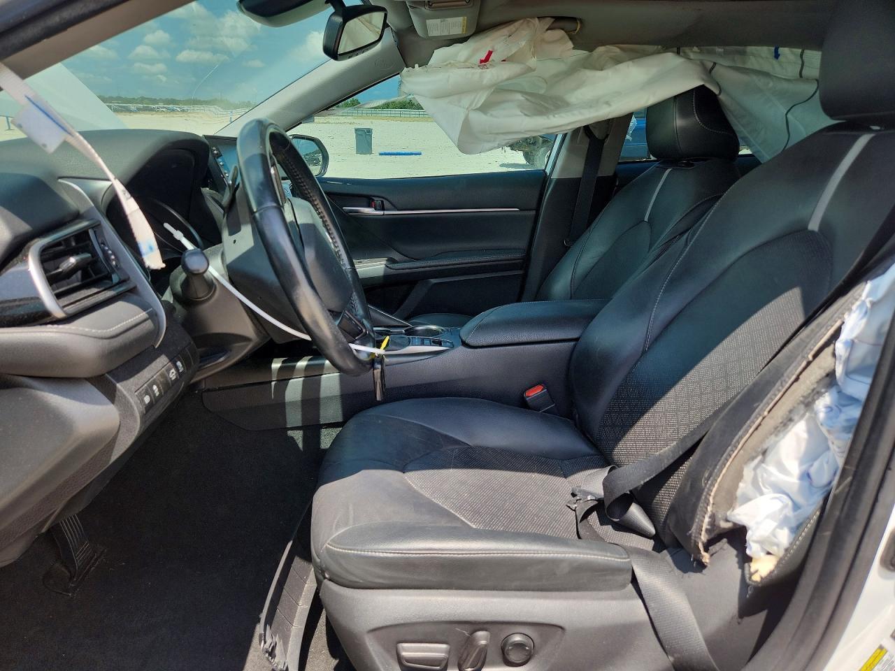2021 Toyota Camry Xse - zdjęcie 7