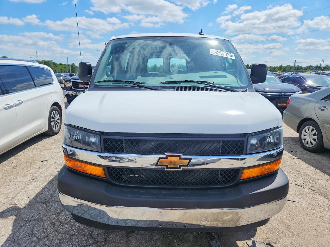 2025 Chevrolet Express G3500 - zdjęcie 5