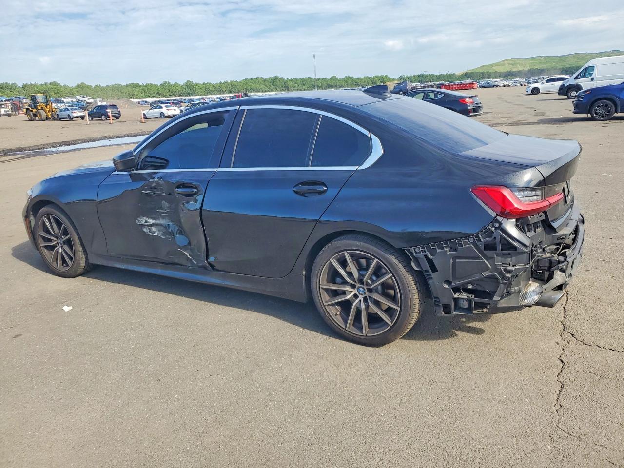 2019 BMW 330I - zdjęcie 2