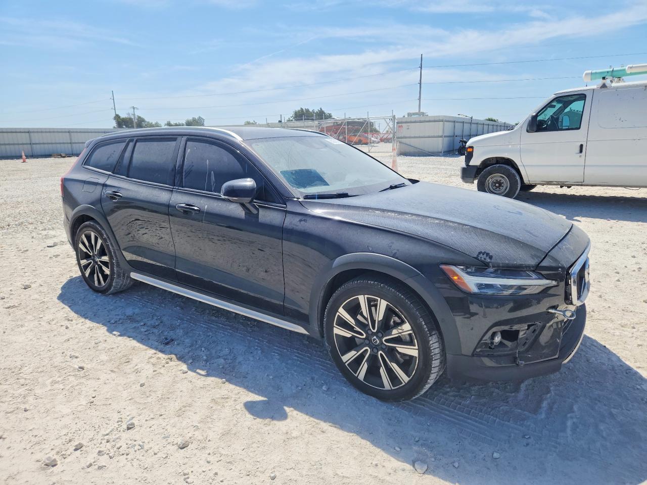 2021 Volvo V60 Cross Country T5 Momentum - zdjęcie 4