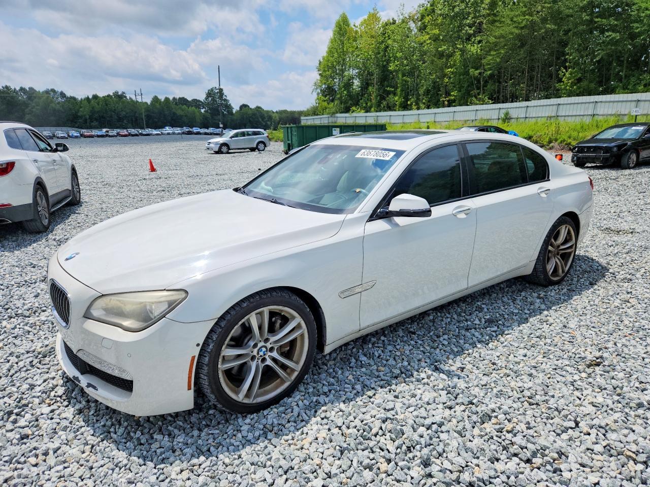 2014 BMW 750 Li - zdjęcie główne