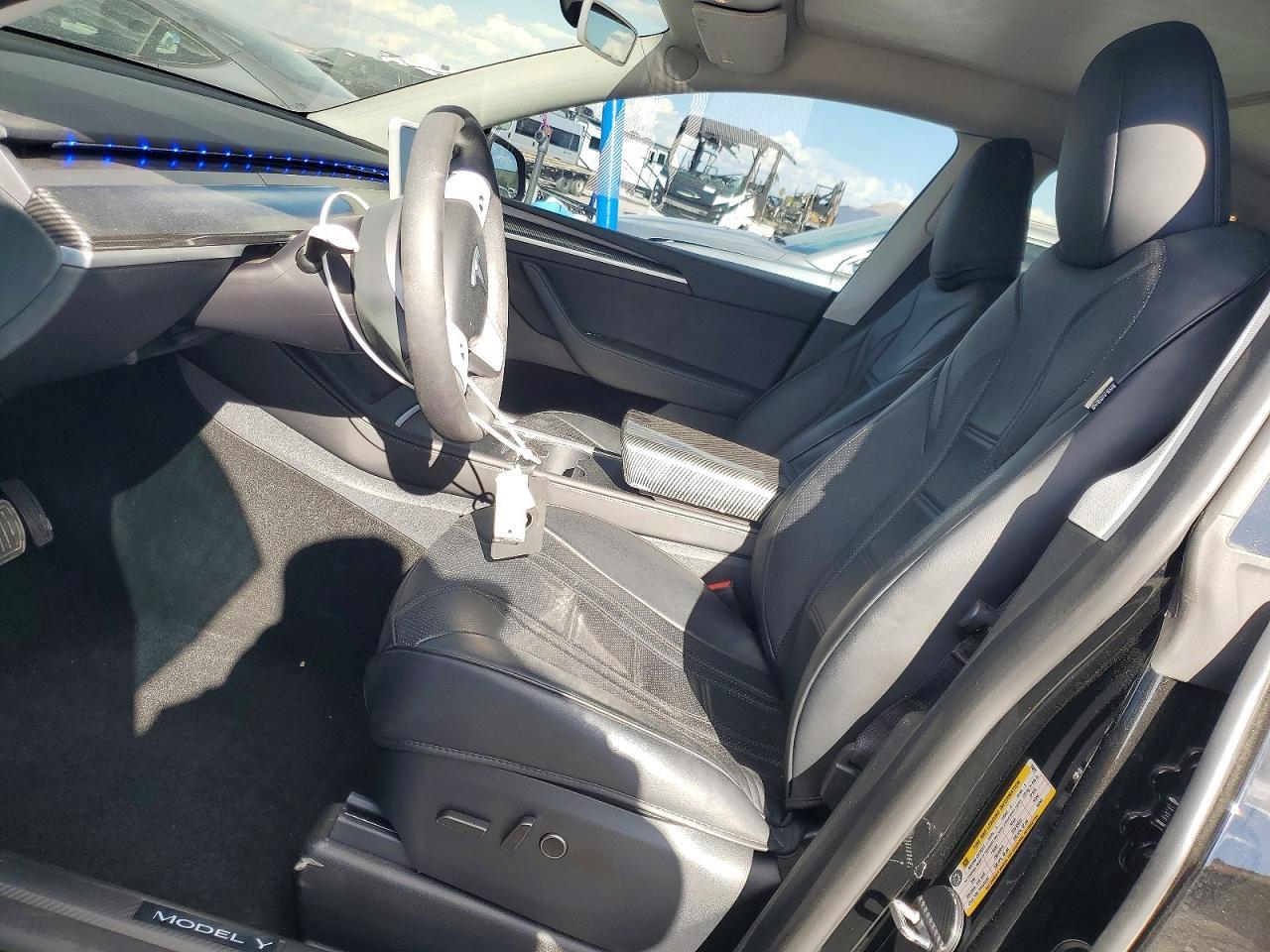 2025 Tesla Model Y - zdjęcie 7