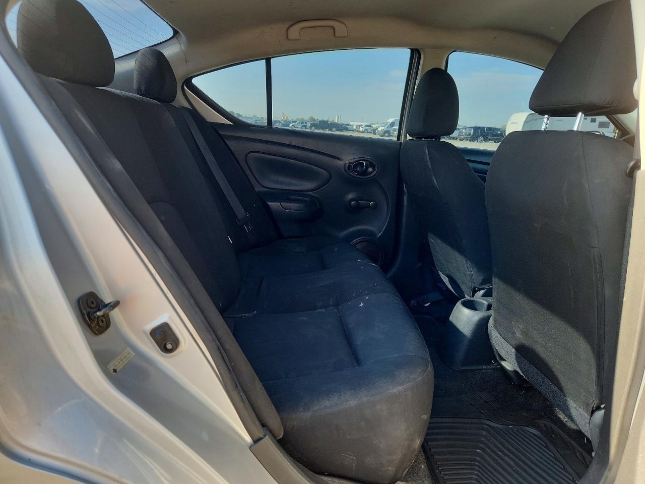 2019 Nissan Versa S - zdjęcie 10