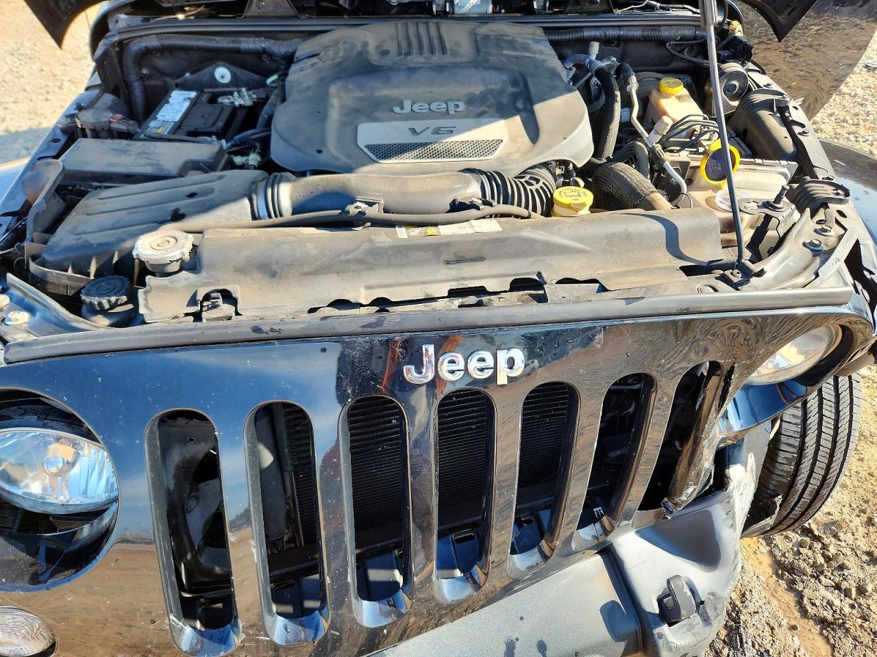 2015 Jeep Wrangler Sahara - zdjęcie 12