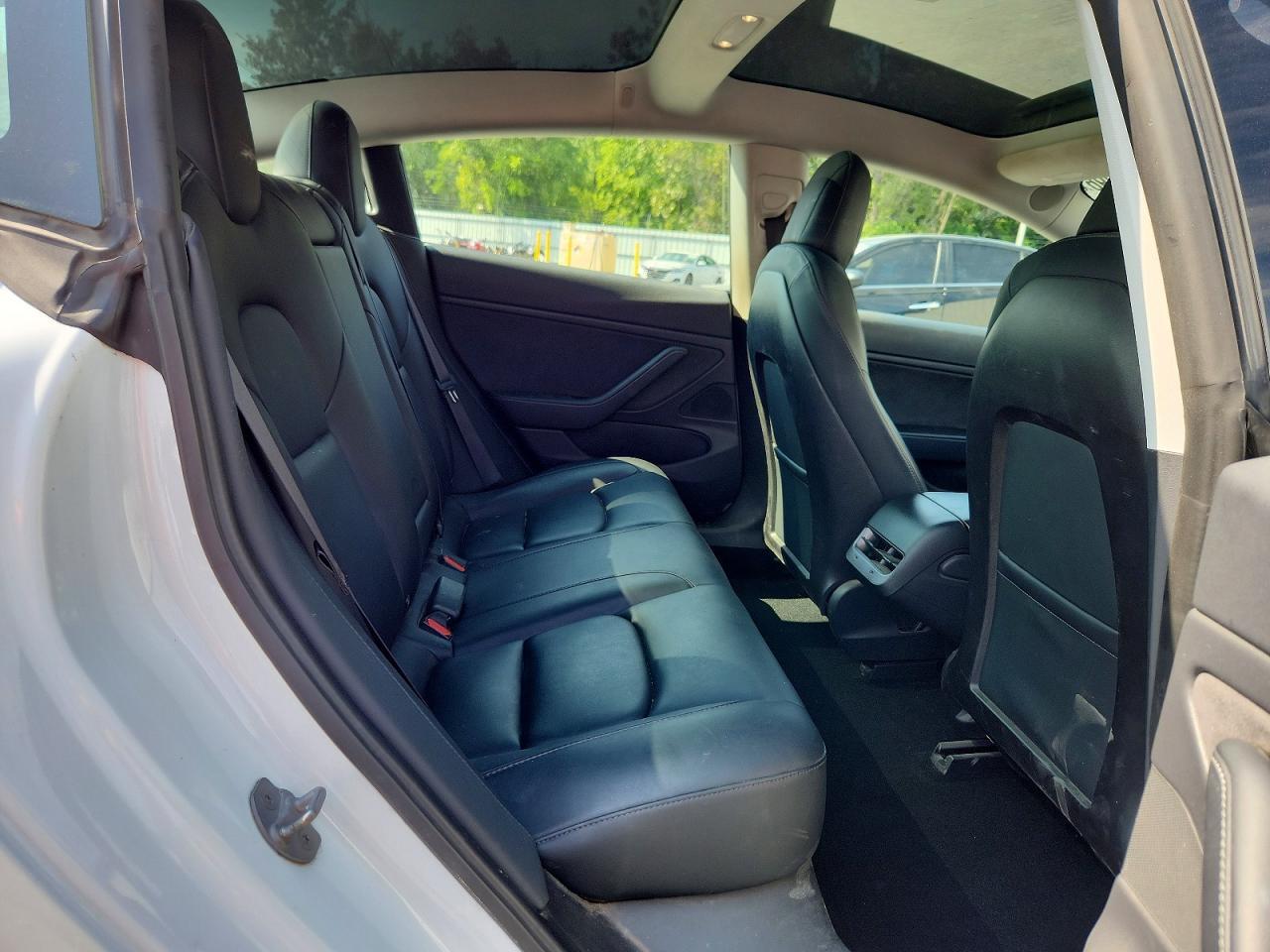 2020 Tesla Model 3 - zdjęcie 10