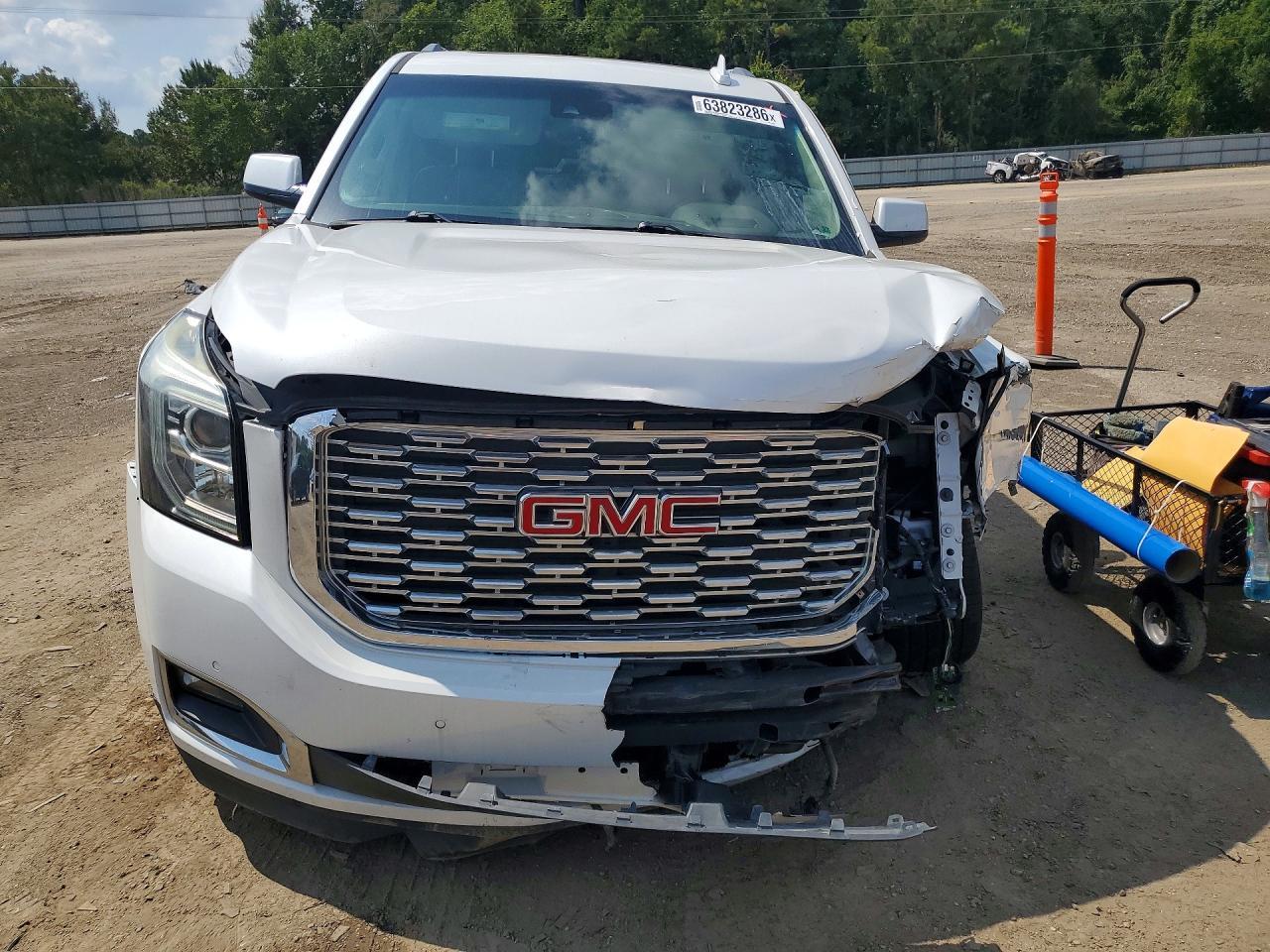 2019 GMC Yukon Denali - zdjęcie 5