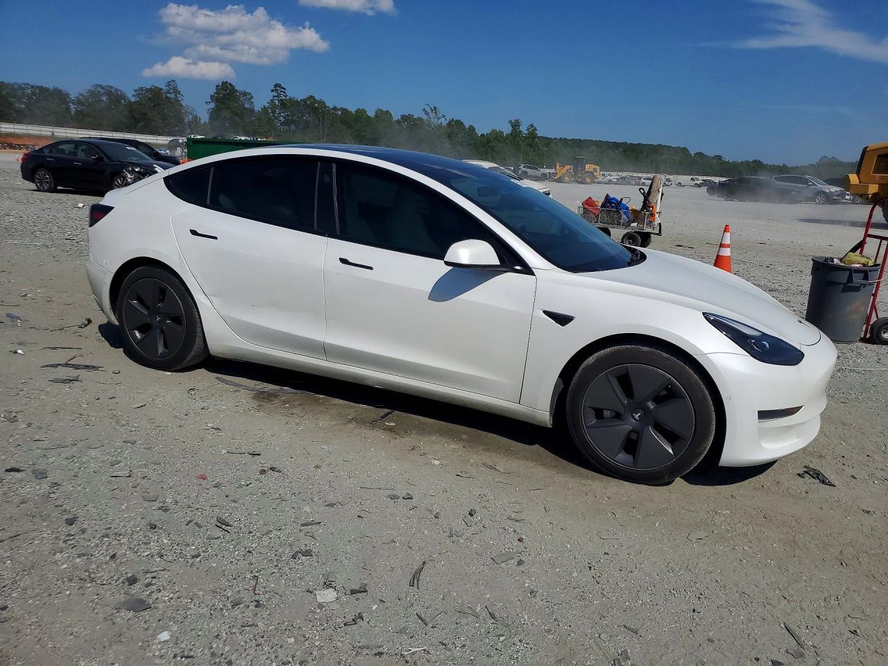 2021 Tesla Model 3 - zdjęcie 4