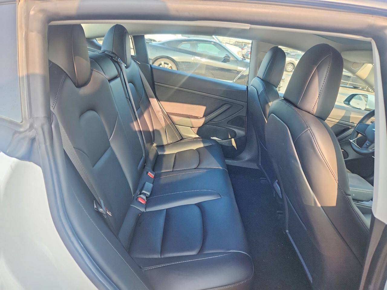 2021 Tesla Model 3 - zdjęcie 10