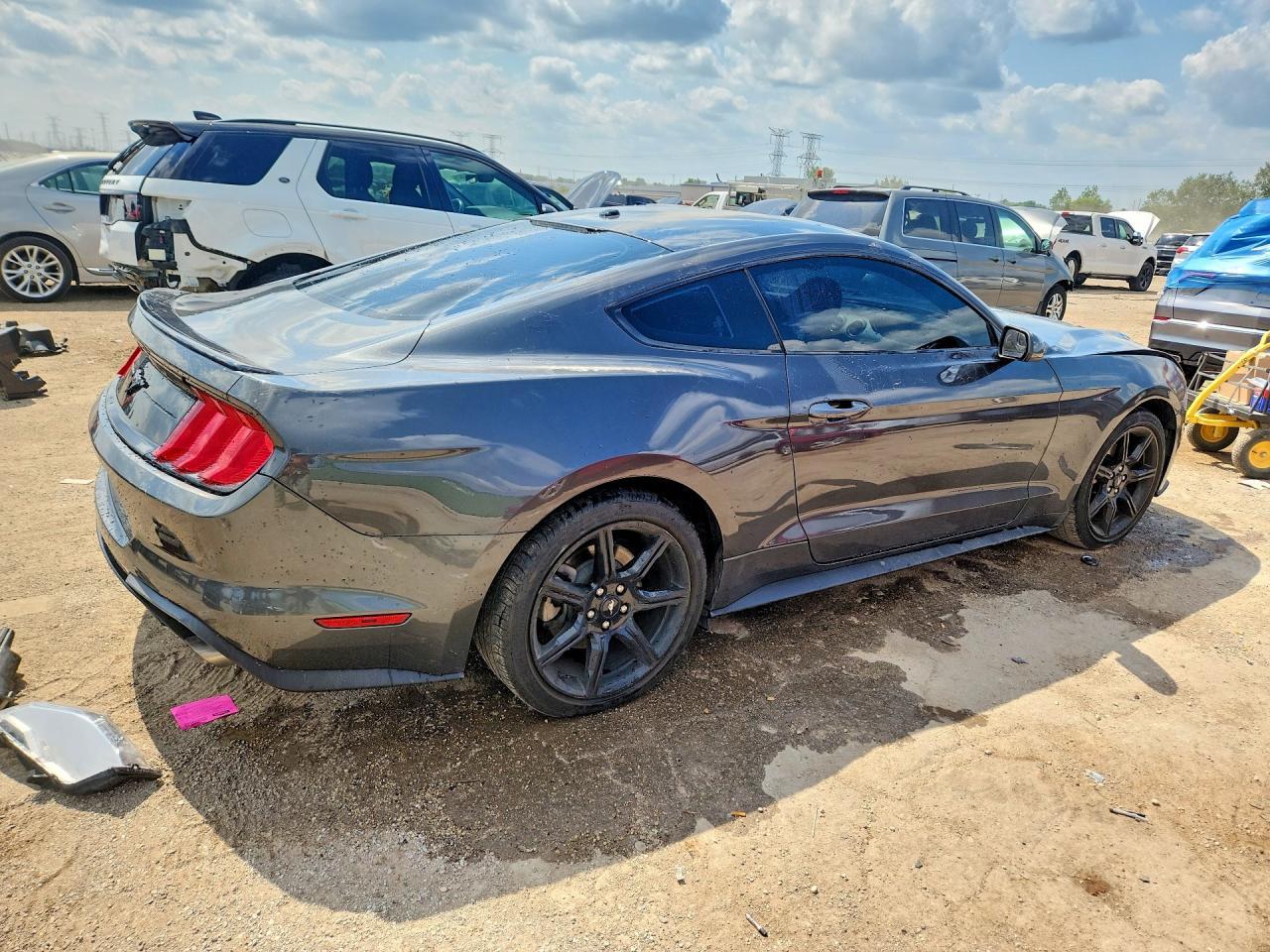 2020 Ford Mustang - zdjęcie 3