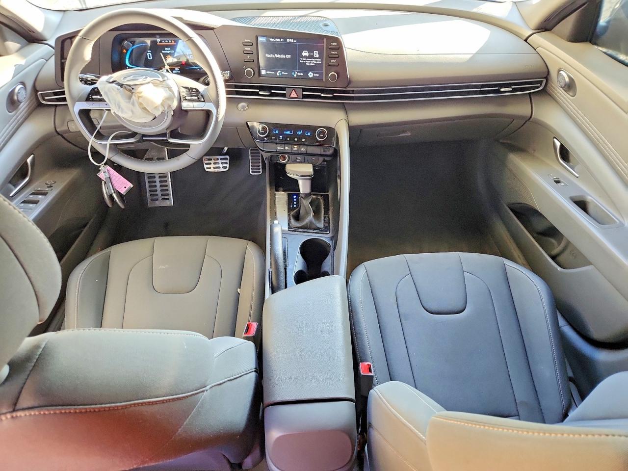 2025 Hyundai Elantra - zdjęcie 8