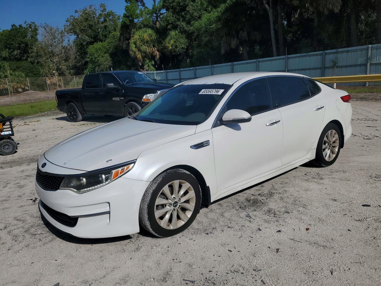 2017 Kia Optima Ex - zdjęcie główne