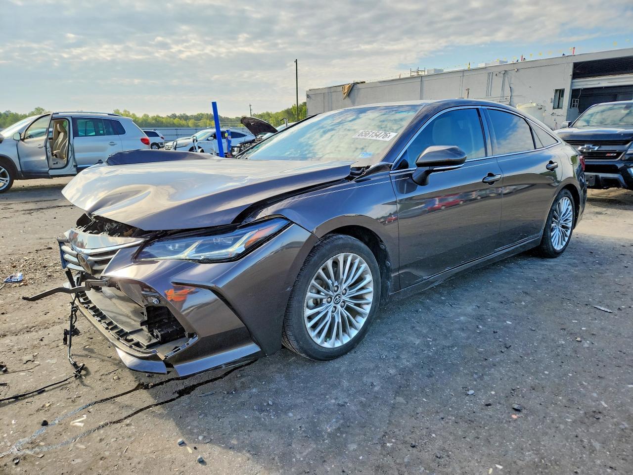 2019 Toyota Avalon Limited - zdjęcie główne