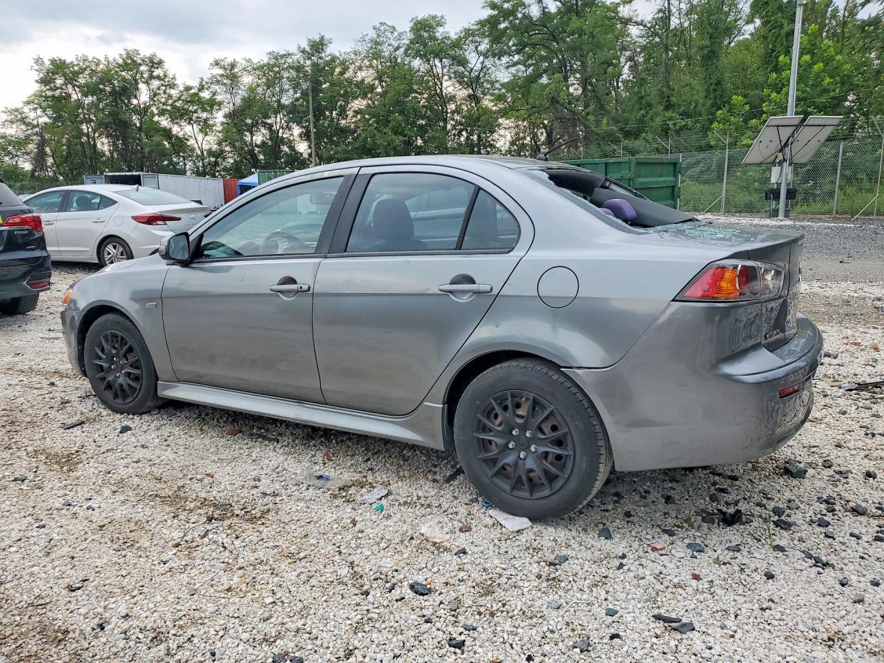 2015 Mitsubishi Lancer Es - zdjęcie 2