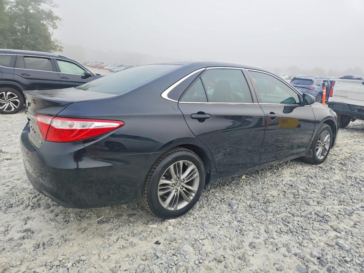 2016 Toyota Camry Se - zdjęcie 3