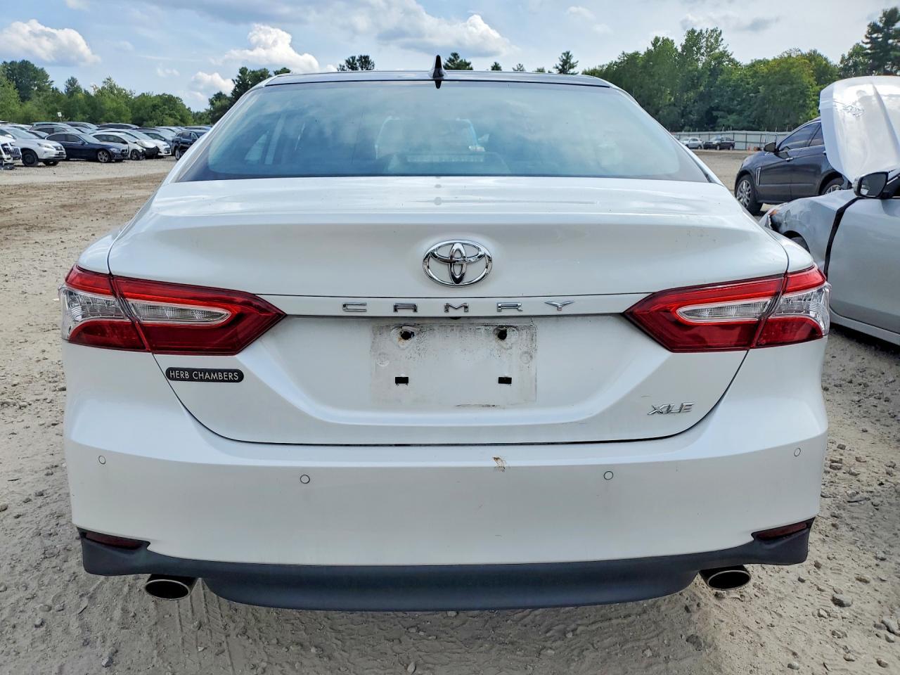 2019 Toyota Camry Xle V6 - zdjęcie 6