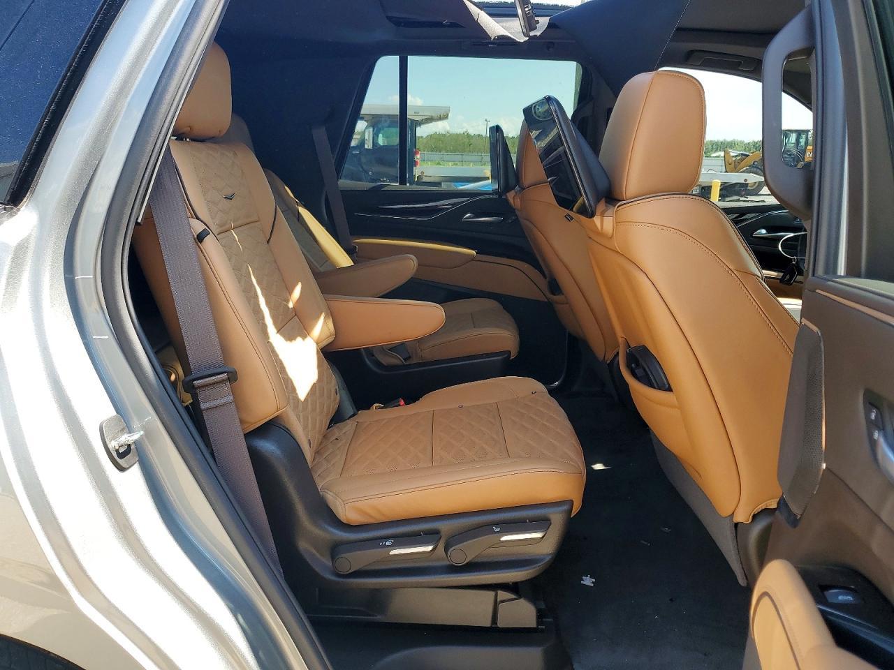 2024 Cadillac Escalade Sport - zdjęcie 11